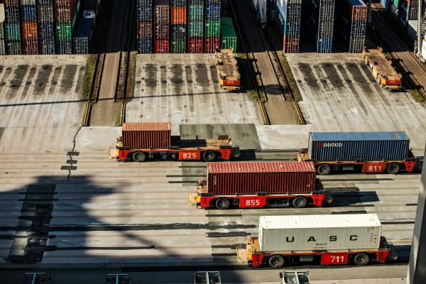 Top 5 chariots conteneurs pour une logistique efficace